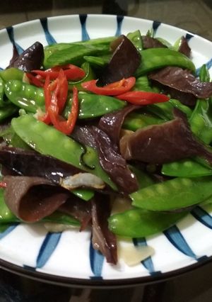 黑木耳炒豌豆莢 的食譜成品照片