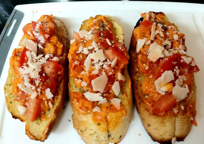 My Garlic Tomato + Mascarpone Brushetta on Garlic Bread Toasted❤