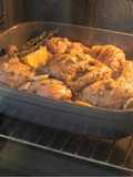 Pollo al horno con romero y limón