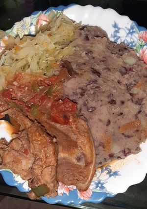 A picture of Cowpeas Mukimo, Steamed cabbage & Pork ribs #Mukimo challenge.