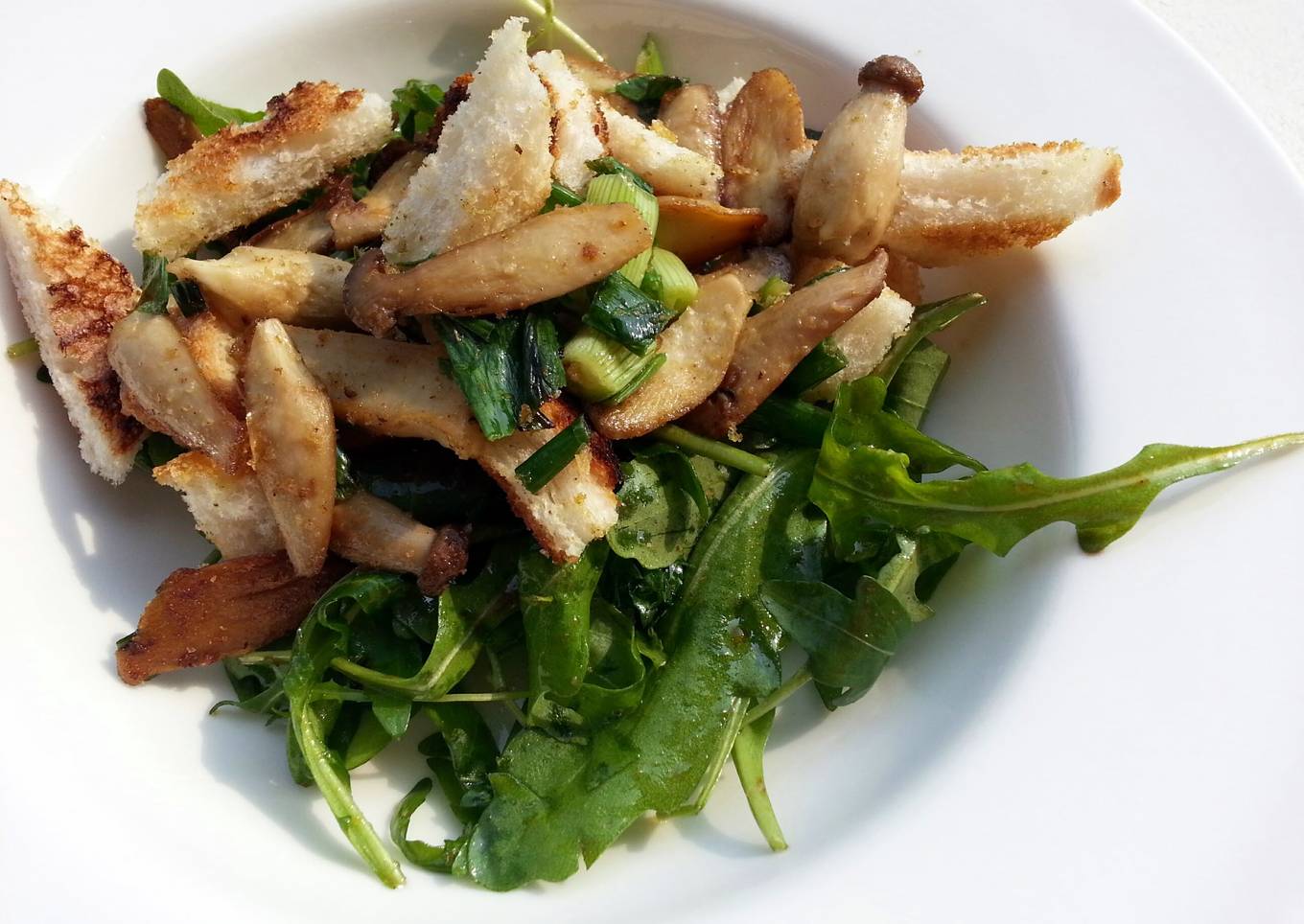 Mushroom and arugula salad <br />(breakfast/side dish)<br />vegan