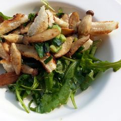 A picture of Mushroom and arugula salad(breakfast/side dish)vegan.