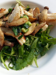 A picture of Mushroom and arugula salad(breakfast/side dish)vegan.