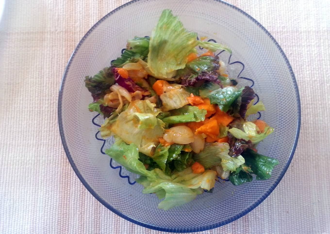 Mango and lettuce salad