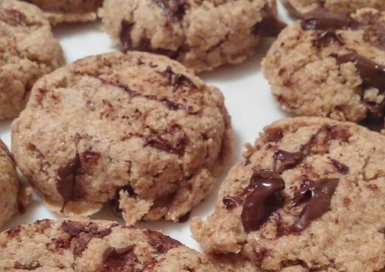 Vegan Whole Wheat Chocolate Chip Cookies