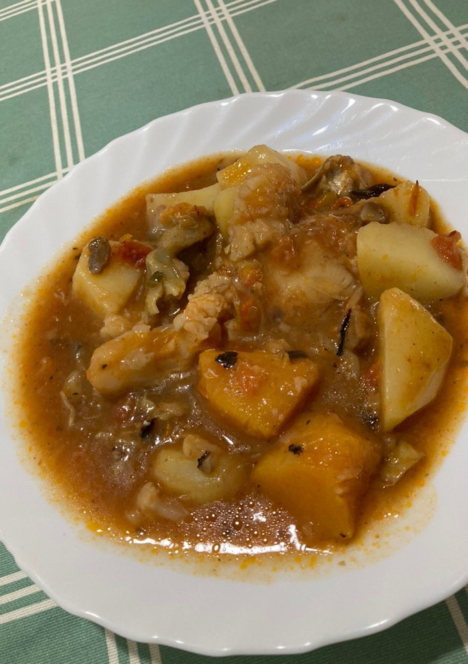 Una foto de Guiso de bacalao con verduras en olla exprés WMF