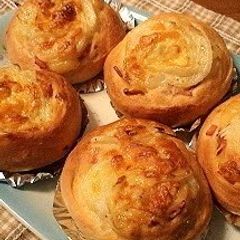 A picture of Ham and Cheese Rolls with Melting Cheese.