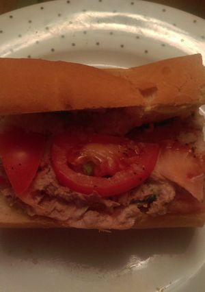 A picture of Mandys tuna and tomato roll.