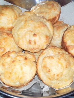 A picture of Cheese Biscuits *courtesy of Paula Deen*.