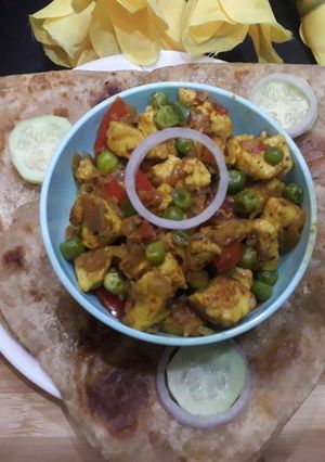 A picture of Chatpata paneer with paratha.