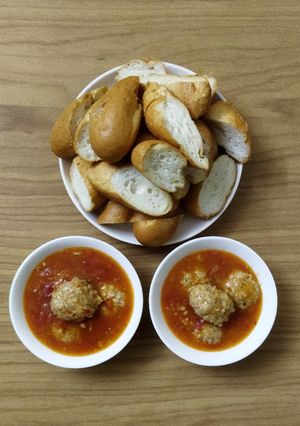Hình của món Xíu mại tôm thịt sốt cà chua.