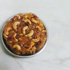 A picture of Sabhudana Halwa.