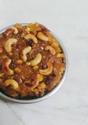 A picture of Sabhudana Halwa.