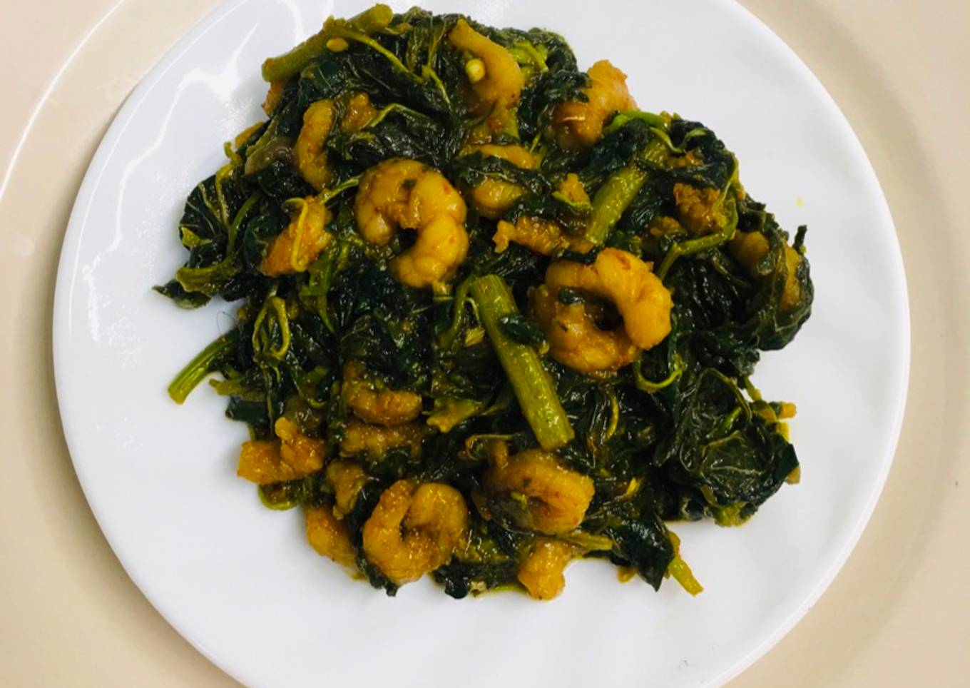 Shrimp with greens