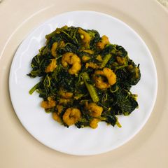 A picture of Small prawn with green.