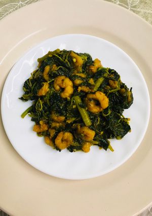 A picture of Small prawn with green.