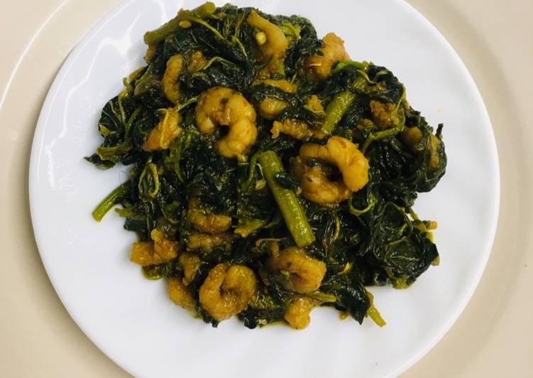 Recipe of Quick Small prawn with green