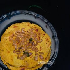 A picture of Missi Roti.