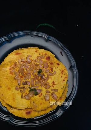 A picture of Missi Roti.