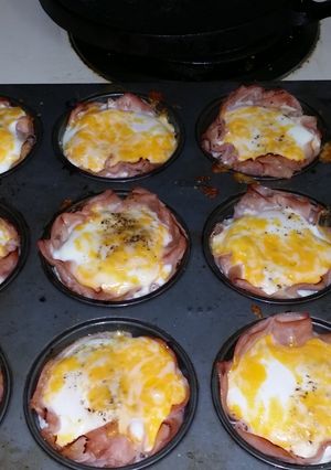 A picture of Ham, egg and cheese muffins!.