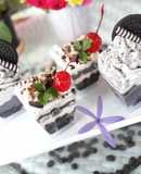 I'm not a good baker ,but i serve good dessert : chocolately brownies with Oreo Whipped Cream :)
