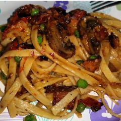 A picture of Pasta carbonara.