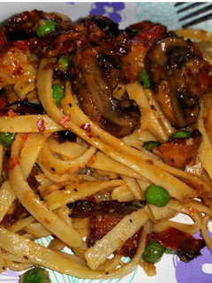 A picture of Pasta carbonara.