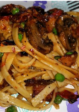 A picture of Pasta carbonara.