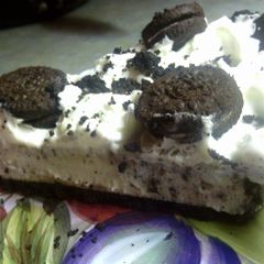 A picture of sunshines oreo cream cheese pie.