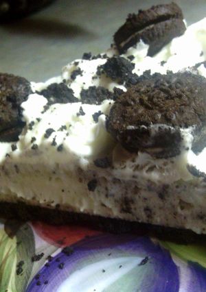 A picture of sunshines oreo cream cheese pie.