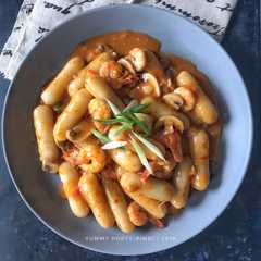 A picture of Tteokbokki.