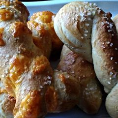 A picture of Cheesy Or Salty Pretzel Twists.