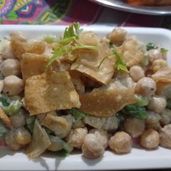 A picture of White Chana chaat.