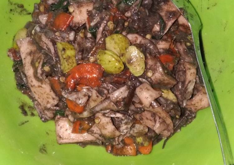 Cumi tinta hitam kemangi pete pedas!!!!