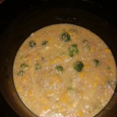 A picture of Slow cooker chicken and rice.