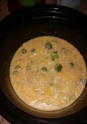 A picture of Slow cooker chicken and rice.