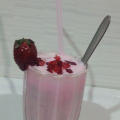 A picture of Strawberry milk shake.