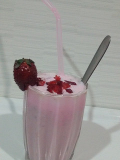 A picture of Strawberry milk shake.