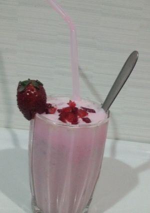 A picture of Strawberry milk shake.