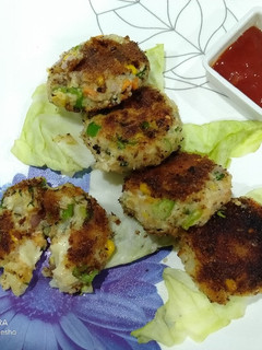 વેજ. પનીર ચીઝી કટલેટ(Veg. paneer Cheese Cutlet Recipe In Gujarati) રેસીપી મુખ્ય ફોટો
