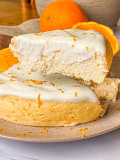 Una foto de Cheesecake ligera de naranja al micro