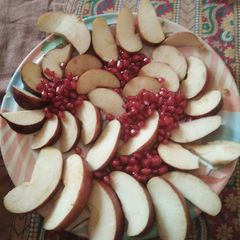 A picture of Apples and anar ki Salad healthy and tasty.