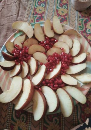 A picture of Apples and anar ki Salad healthy and tasty.