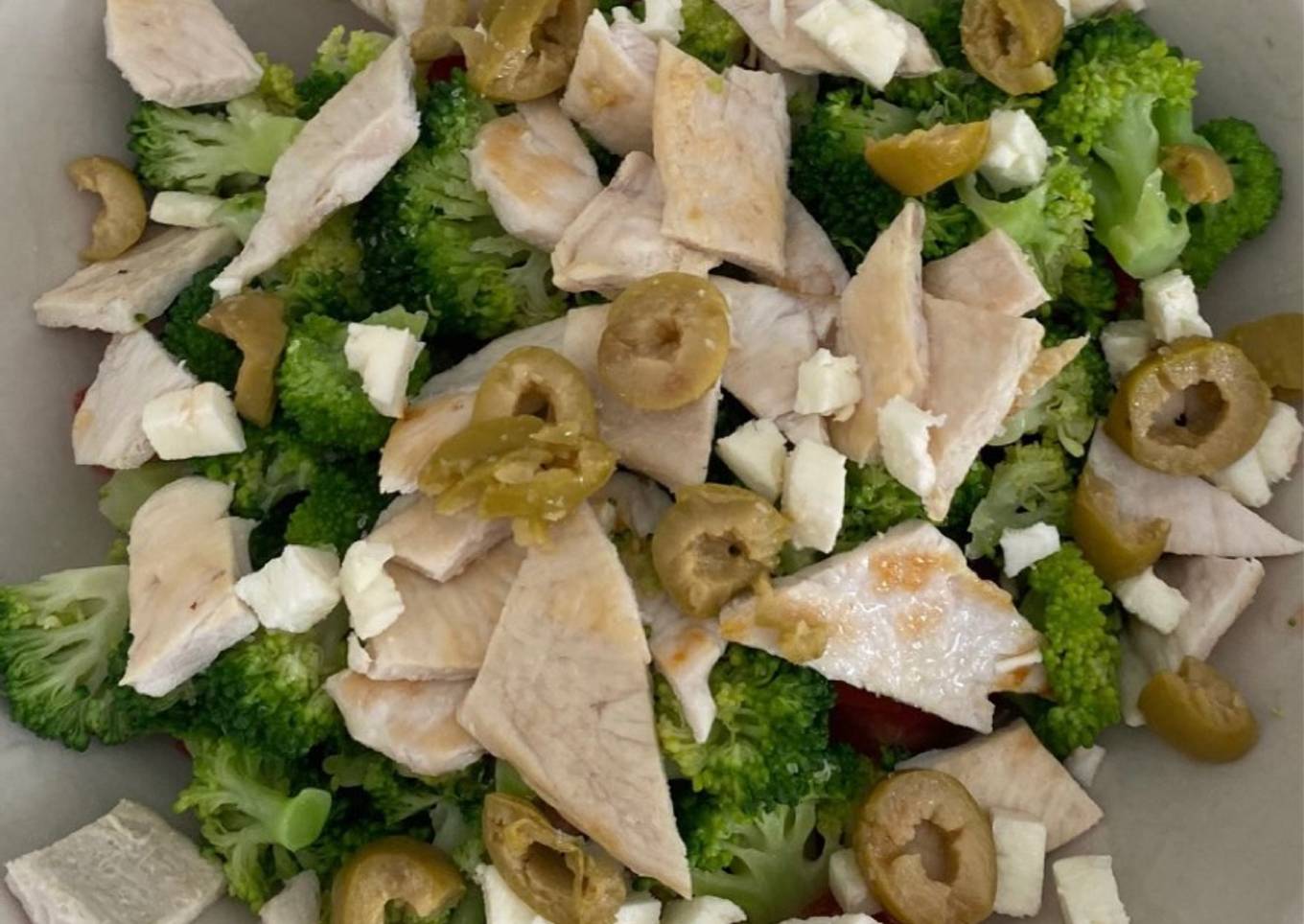 Ensalada de pollo con brócoli