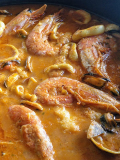 Una foto de Zarzuela de pescado y marisco