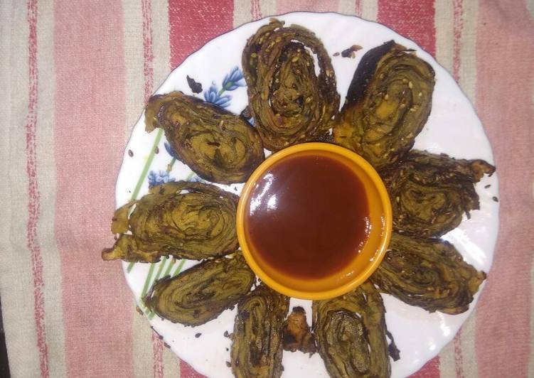 Recipe of Homemade Crispy yummy Taro leaves vadi