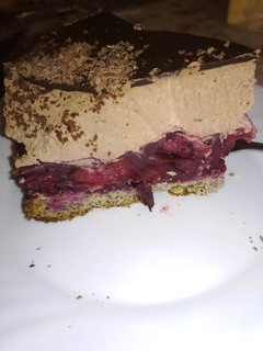 Meggyes csokis mousse torta mákos linzer alapon (mentesen) recept fotója