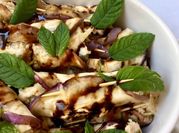 Una foto di melanzana antipasto freddo