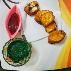 A picture of Paneer ka pakoda.
