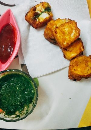 A picture of Paneer ka pakoda.